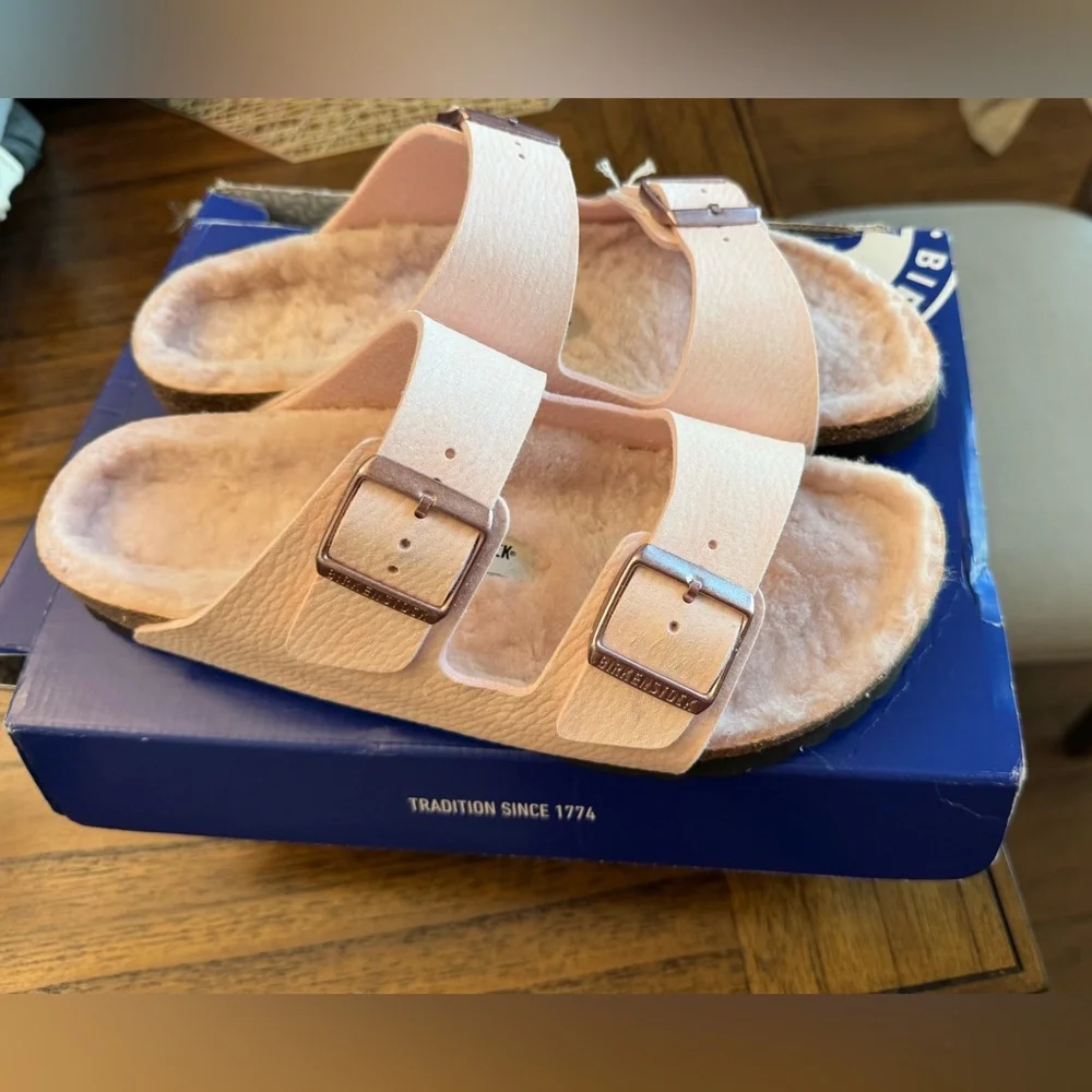 Birkenstock Shearling Arizona Sandals 💗 - Picture 3 of 14